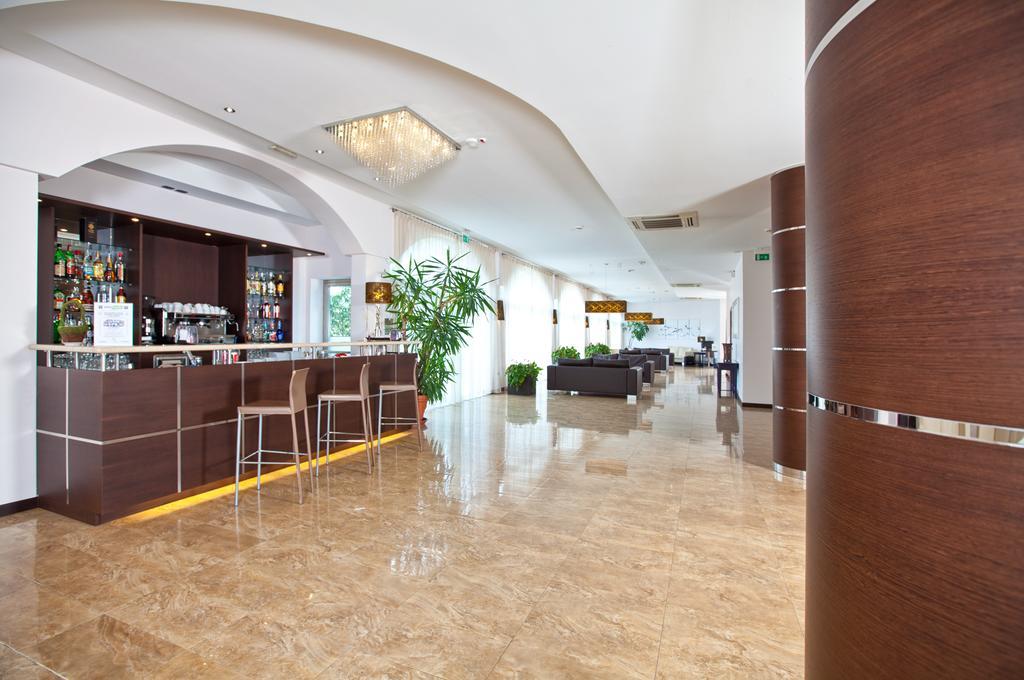Hotel For 4*