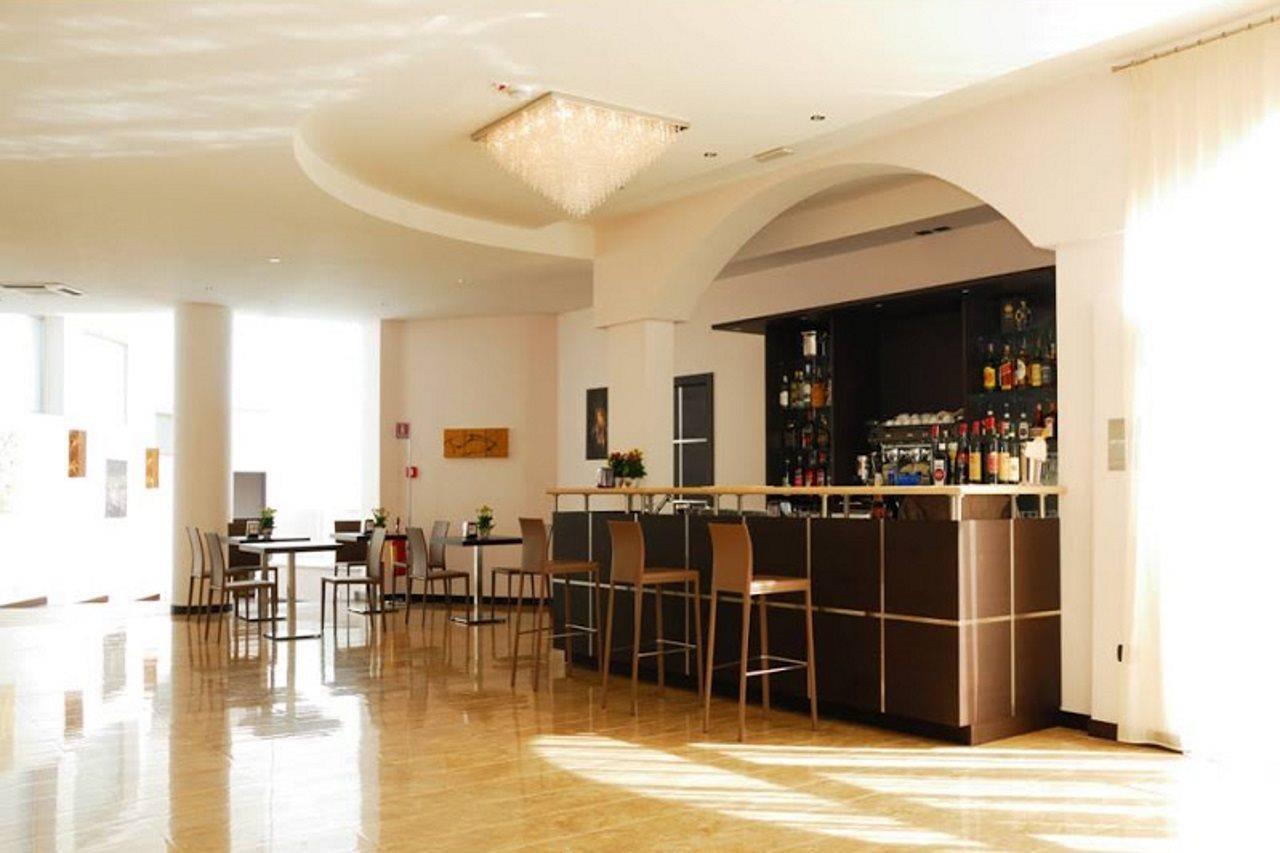 Hotel For 4*